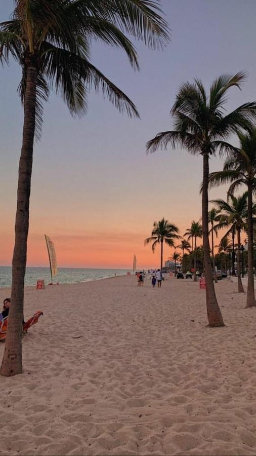Christmas Retreat Walk To Dania Beach Pool Екстериор снимка